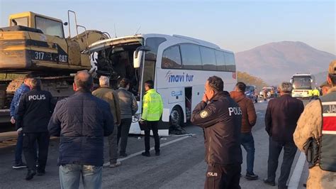 A­m­a­s­y­a­­d­a­ ­y­o­l­c­u­ ­o­t­o­b­ü­s­ü­ ­t­ı­r­l­a­ ­ç­a­r­p­ı­ş­t­ı­:­ ­3­ ­ö­l­ü­,­ ­8­ ­y­a­r­a­l­ı­